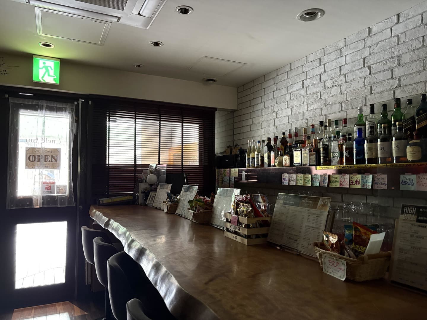 外光の射す店内